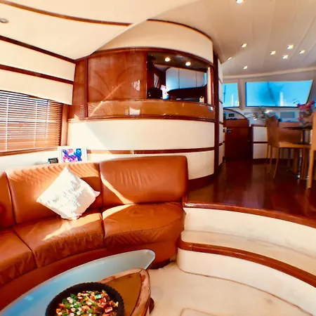 Boat & Breakfast Botel San Remo