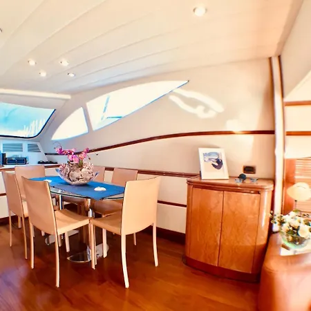 Boat & Breakfast Botel San Remo