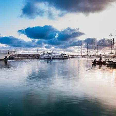 Botel Boat & Breakfast *