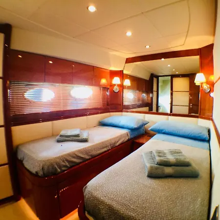 船屋 Boat & Breakfast *