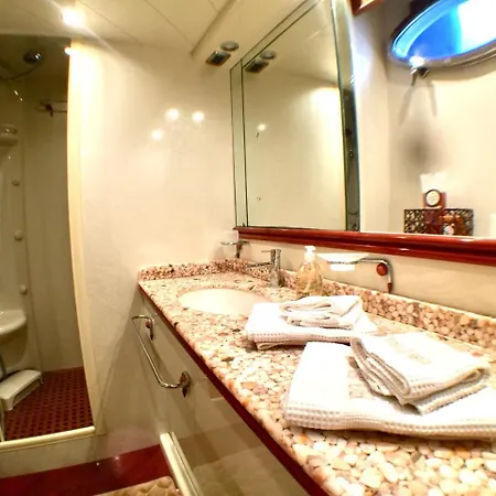 船屋 Boat & Breakfast