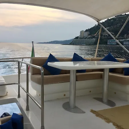 Boat & Breakfast Båthotell